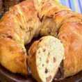 Pão recheado com bacon.